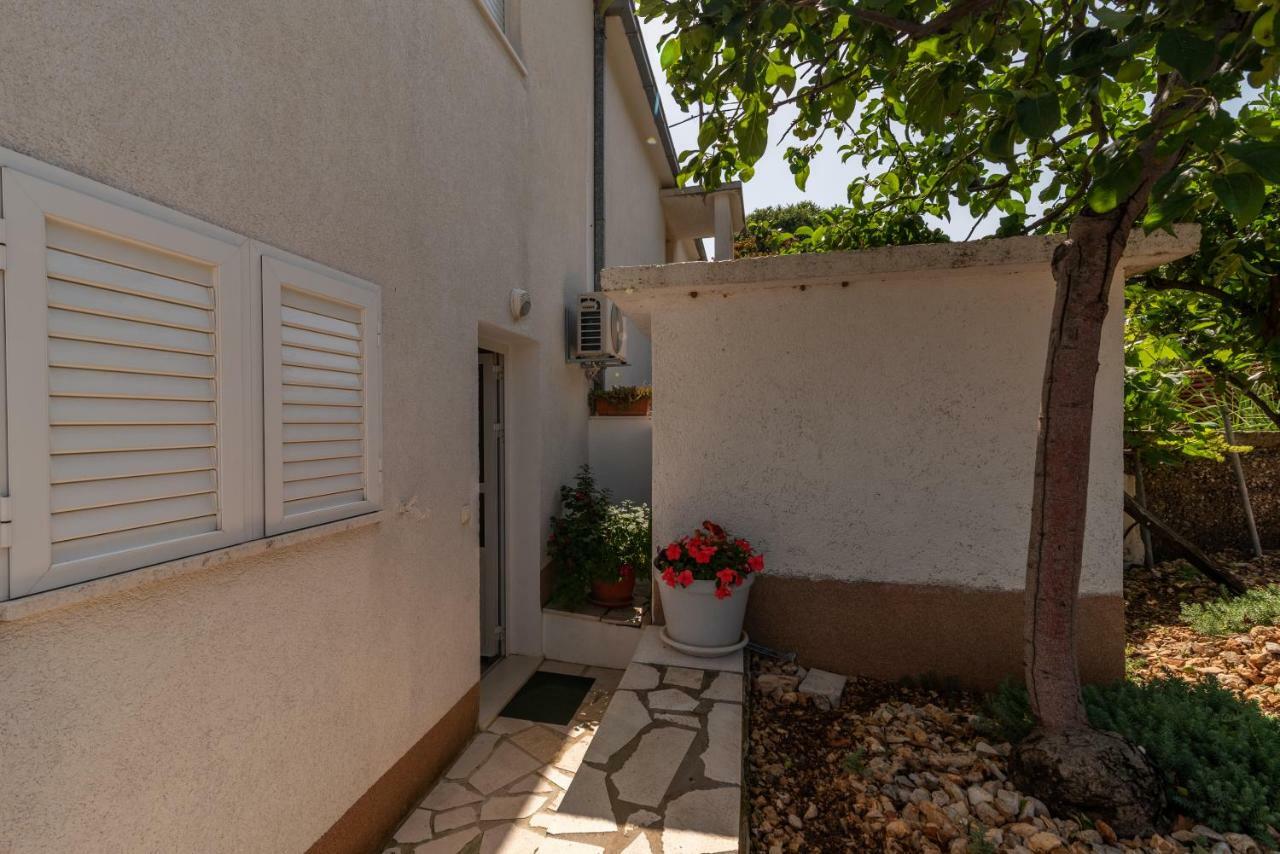 Apartment Nives Trogir Exterior foto